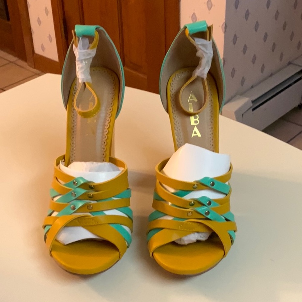 Alba Heels - Picture 2 of 6